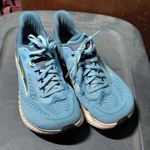 Altra Torin 7 Men's 9 Foot shape Shoes Like New!